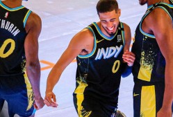 kaiyun.com-Doinb在老鹰比赛中反败为胜，大比分获胜引发热议！比赛高潮迭起-kaiyun.com