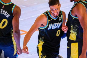 kaiyun.com-Doinb在老鹰比赛中反败为胜，大比分获胜引发热议！比赛高潮迭起-kaiyun.com